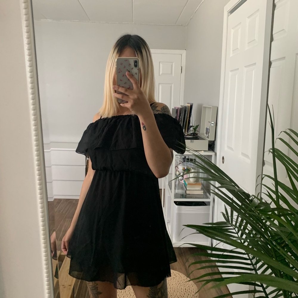 H&M OFF SHOULDER MINI BLACK DRESS